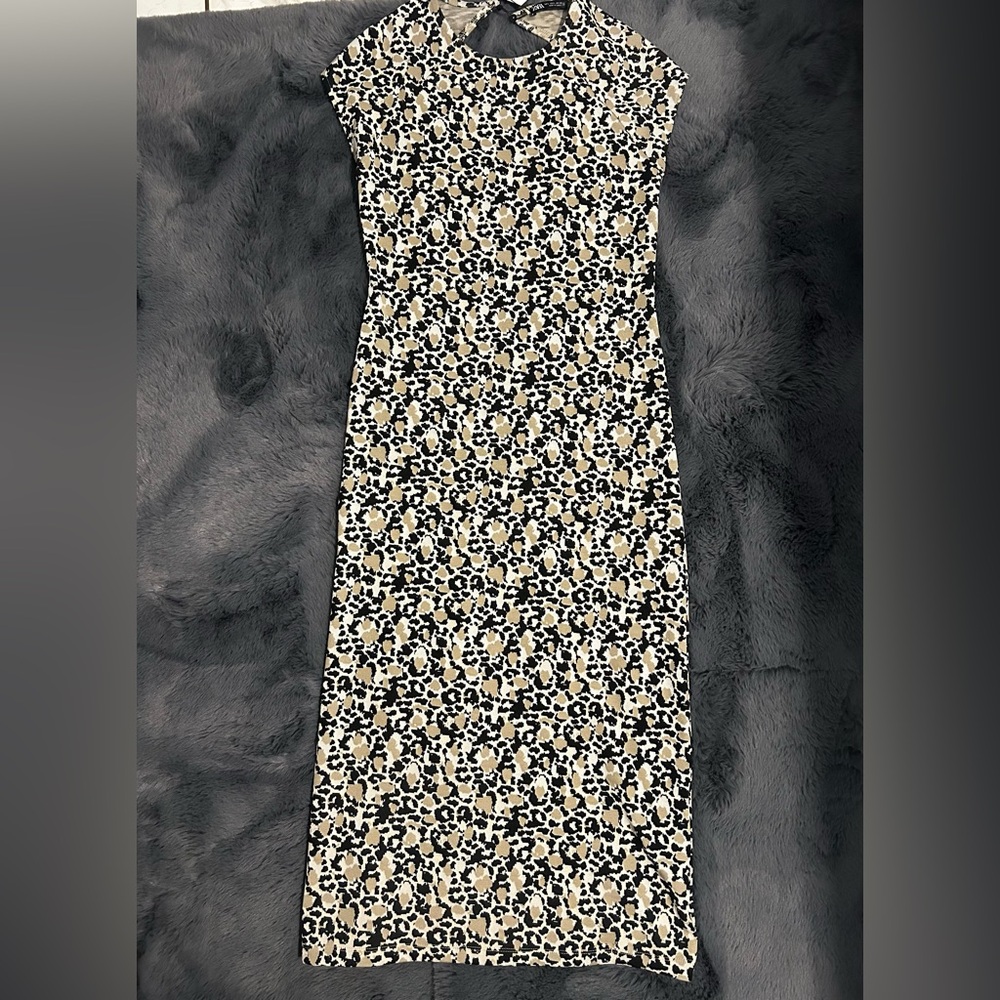Women’s printed Dress by Zara in a size Large